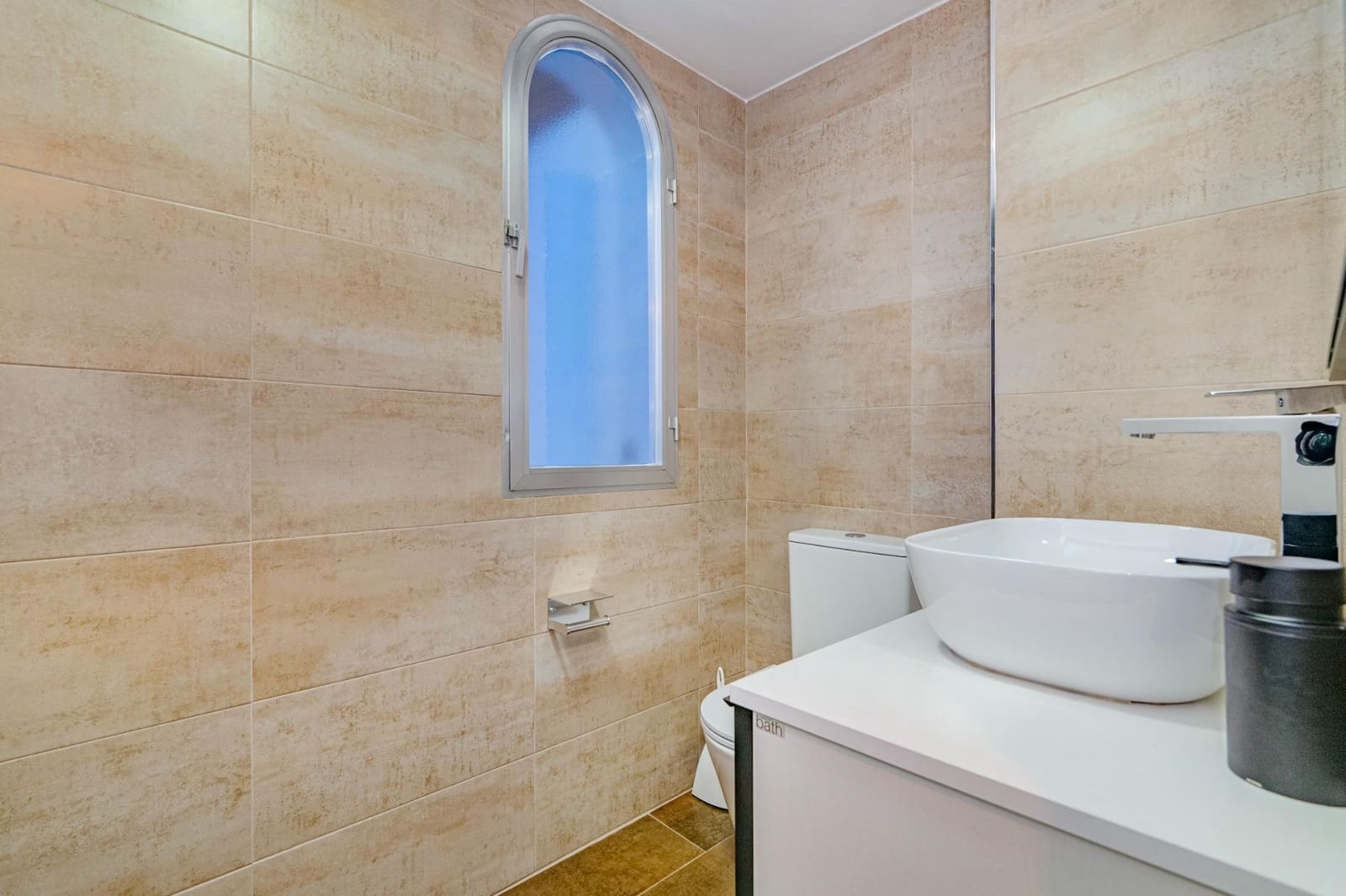 5 bedroom Semi-detached Villa for sale in Peligros with pool garage - € 420,000 (Ref: 10013951)