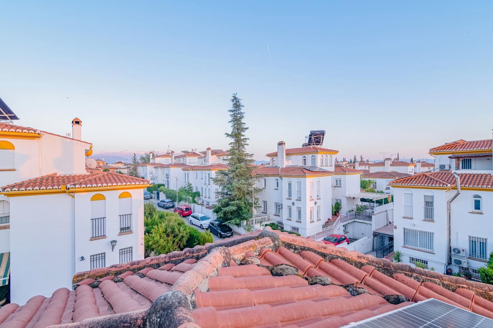 5 bedroom Semi-detached Villa for sale in Peligros with pool garage - € 420,000 (Ref: 10013951)