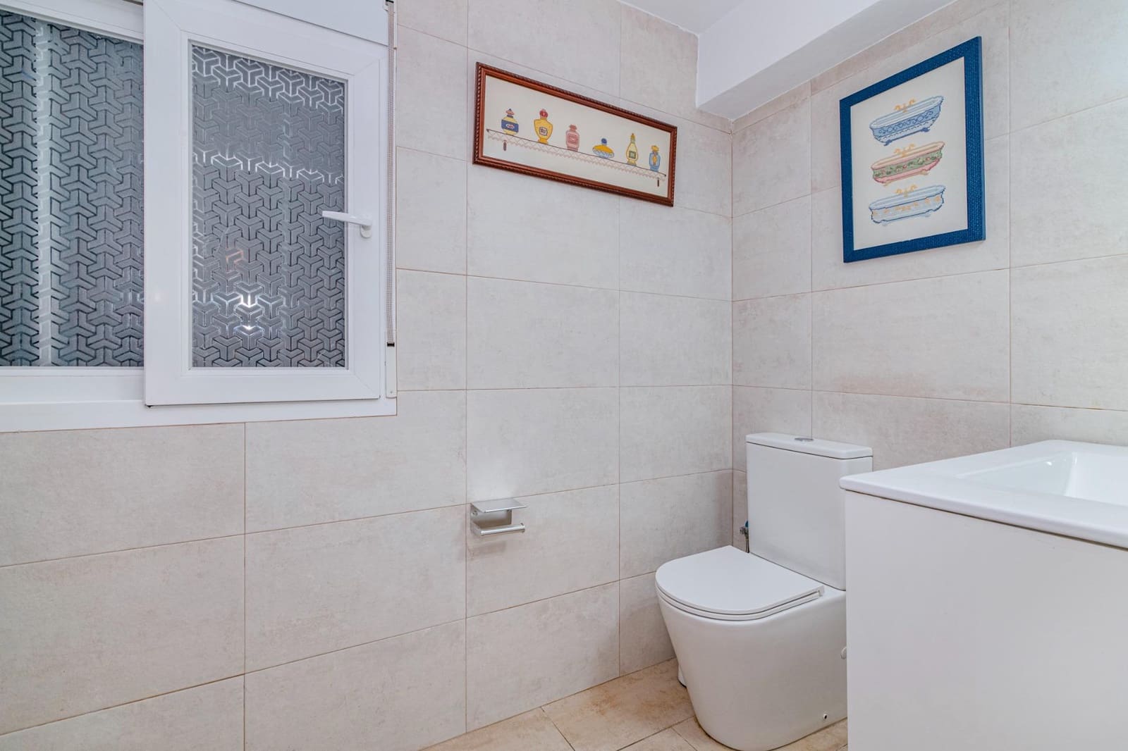 5 bedroom Semi-detached Villa for sale in Peligros with pool garage - € 420,000 (Ref: 10013951)