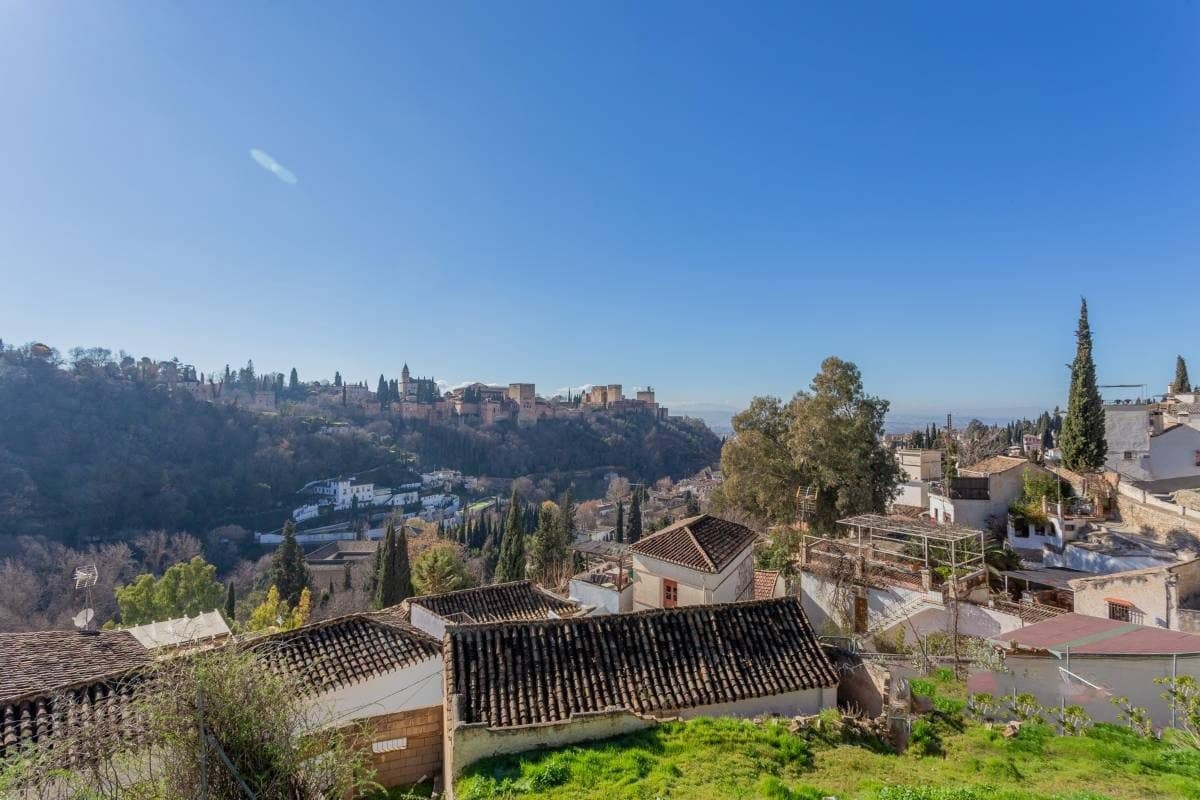 Building Plot for sale in Granada city - € 375,000 (Ref: 10013952)