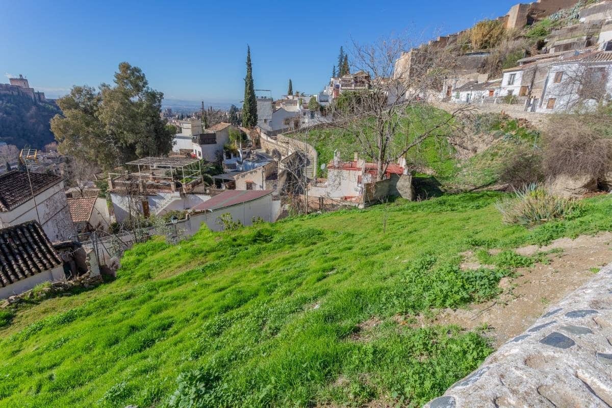Building Plot for sale in Granada city - € 375,000 (Ref: 10013952)