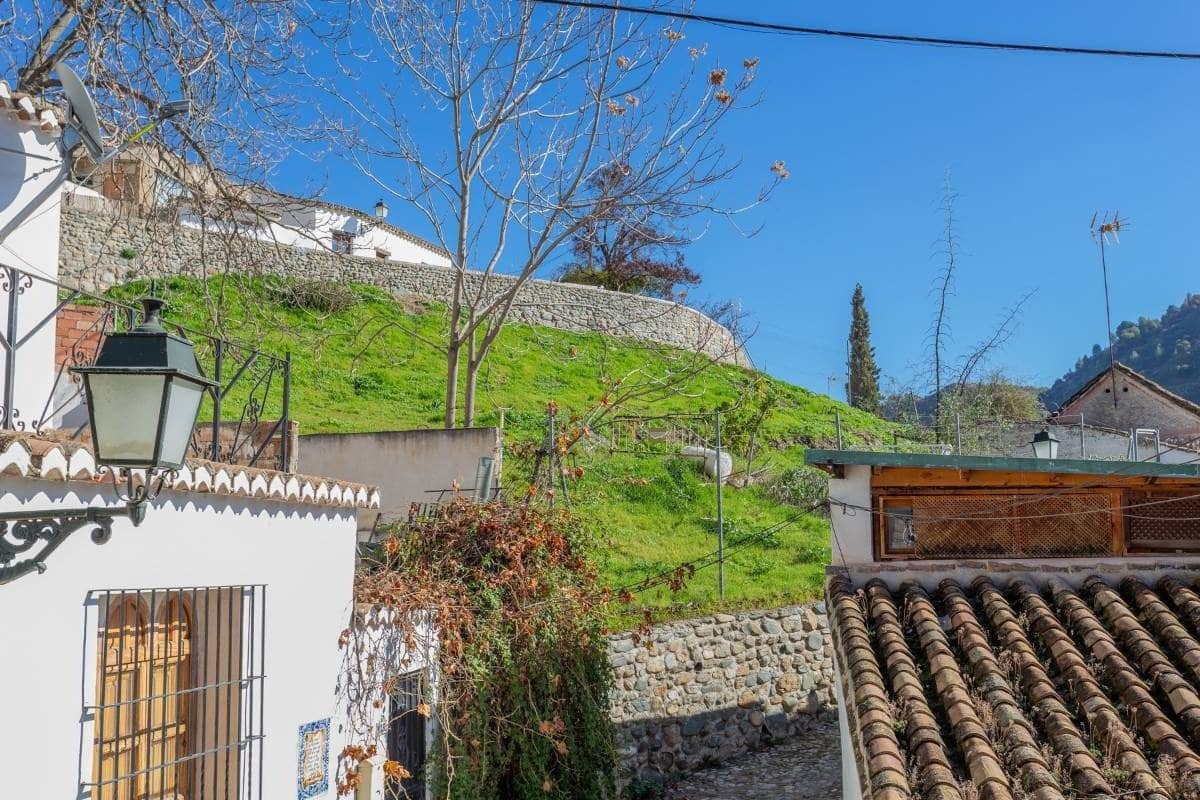 Building Plot for sale in Granada city - € 375,000 (Ref: 10013952)