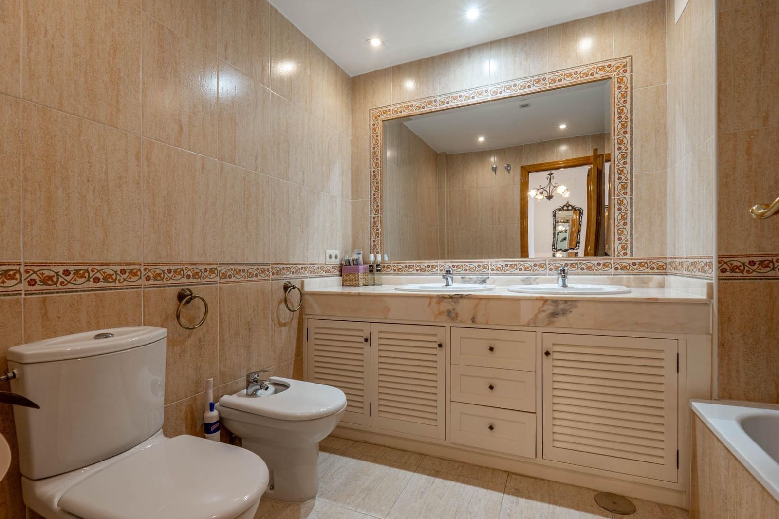 3 Zimmer Wohnung zu verkaufen in Granada Stadt mit Garage - 369.900 € (Ref: 10013953)