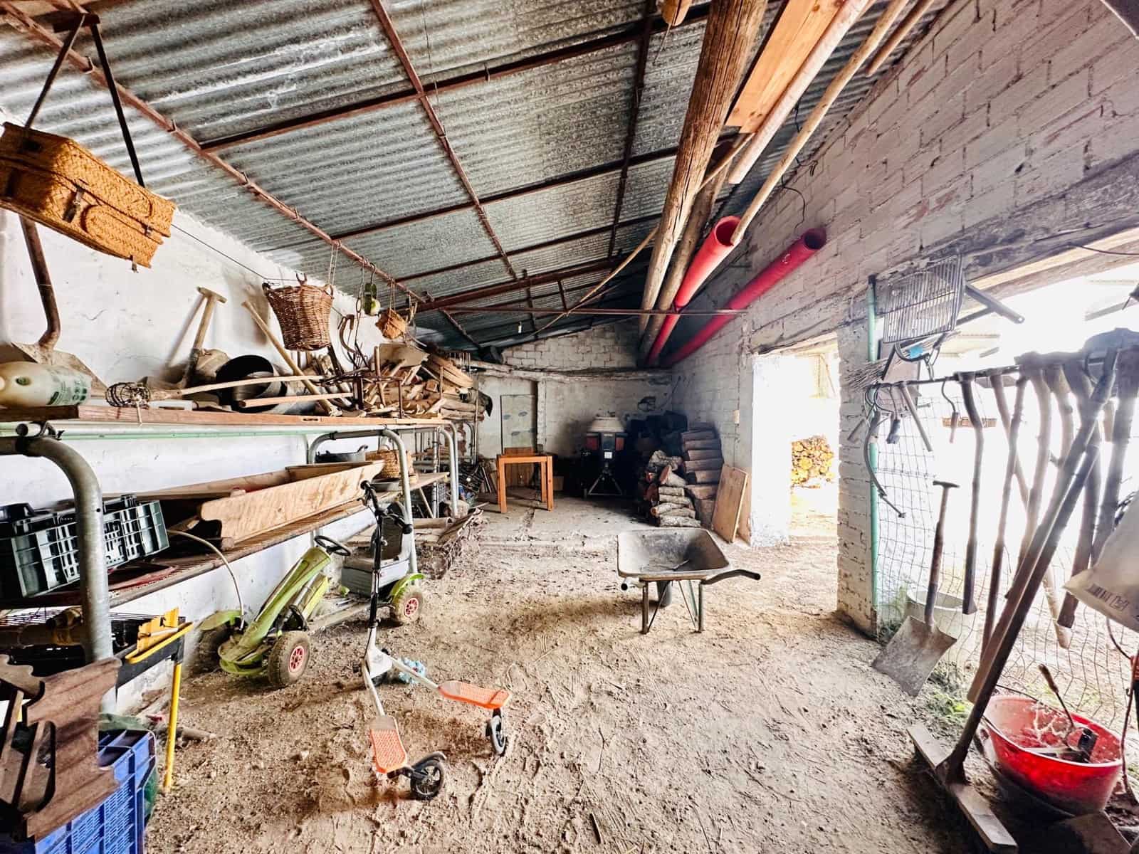 3 makuuhuone Maalaistalo myytävänä paikassa Loja mukana uima-altaan - 255 000 € (Ref: 10013954)