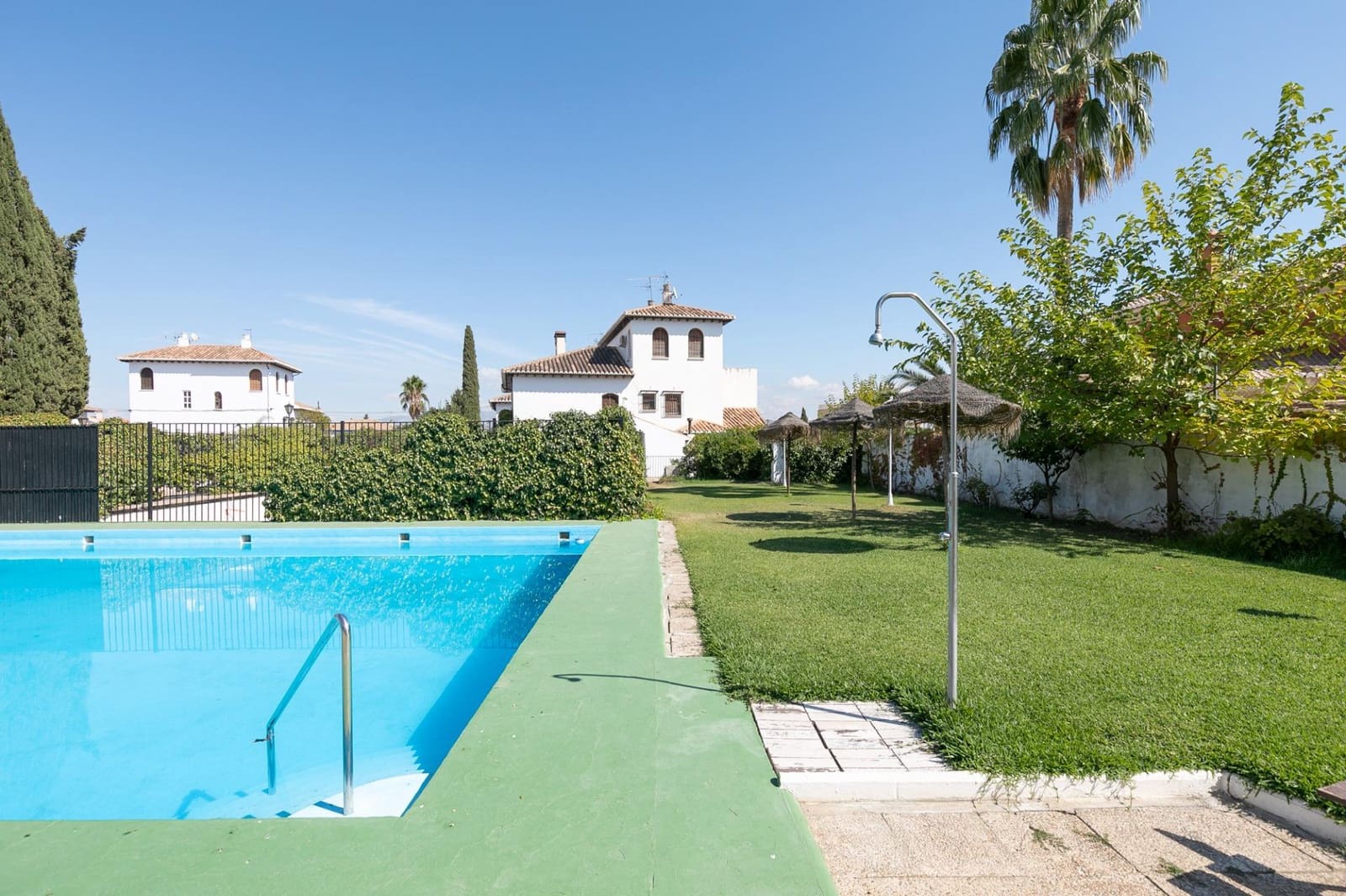 4 sovrum Villa till salu i Ogijares med pool garage - 325 000 € (Ref: 10013959)