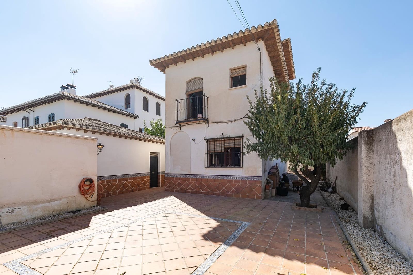 4 sovrum Villa till salu i Ogijares med pool garage - 325 000 € (Ref: 10013959)