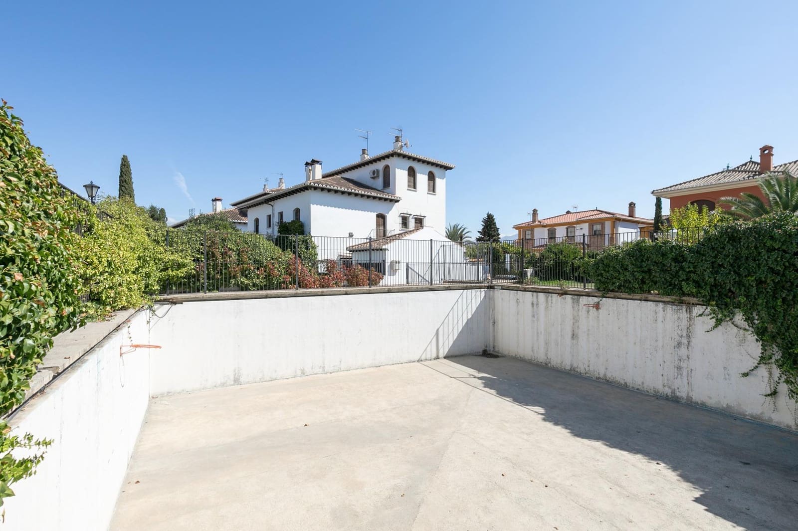 4 sovrum Villa till salu i Ogijares med pool garage - 325 000 € (Ref: 10013959)