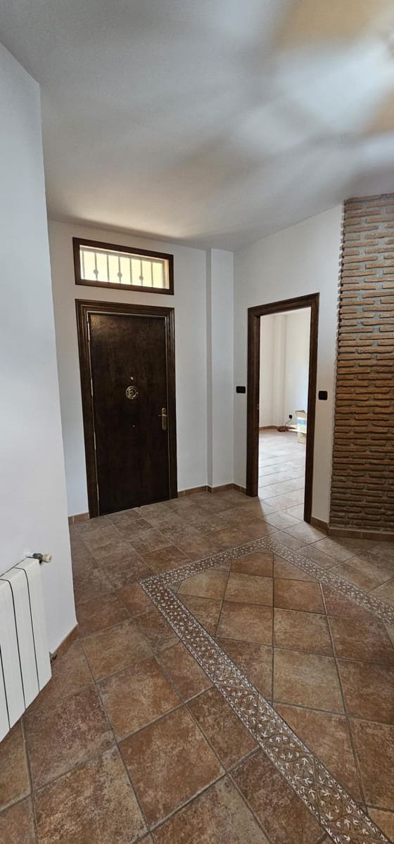 4 bedroom Semi-detached Villa for sale in Santa Fe with pool garage - € 450,000 (Ref: 10013960)
