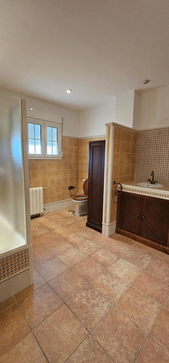 4 bedroom Semi-detached Villa for sale in Santa Fe with pool garage - € 450,000 (Ref: 10013960)