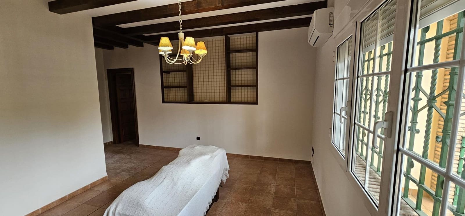 4 bedroom Semi-detached Villa for sale in Santa Fe with pool garage - € 450,000 (Ref: 10013960)