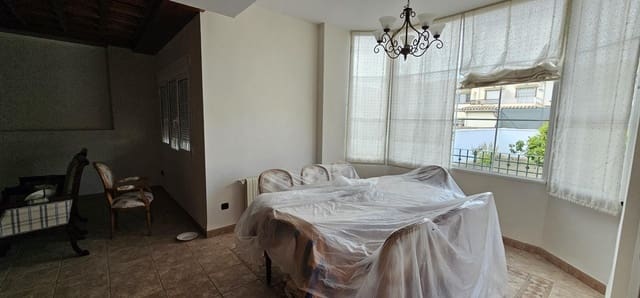4 bedroom Semi-detached Villa for sale in Santa Fe with pool garage - € 450,000 (Ref: 10013960)