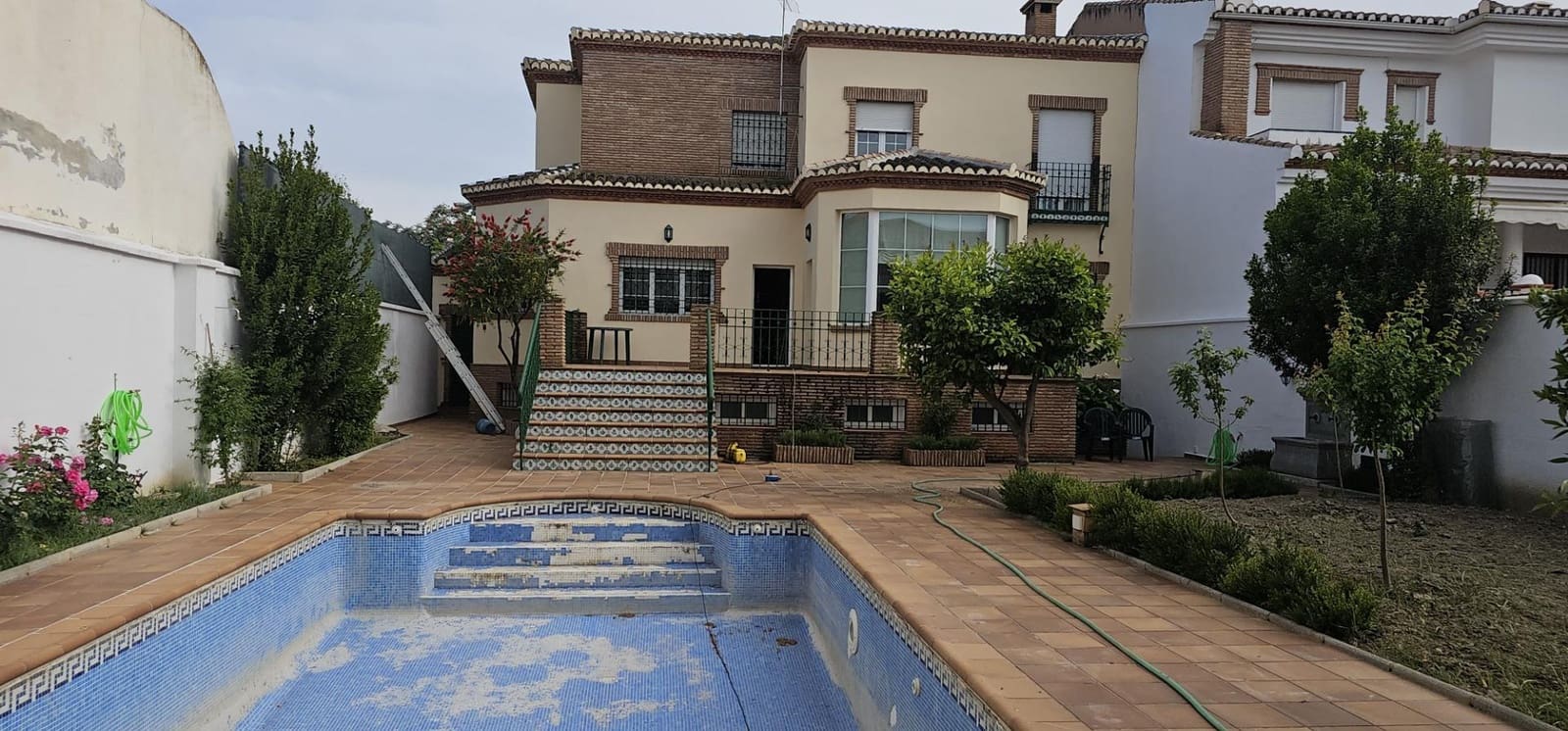 4 bedroom Semi-detached Villa for sale in Santa Fe with pool garage - € 450,000 (Ref: 10013960)