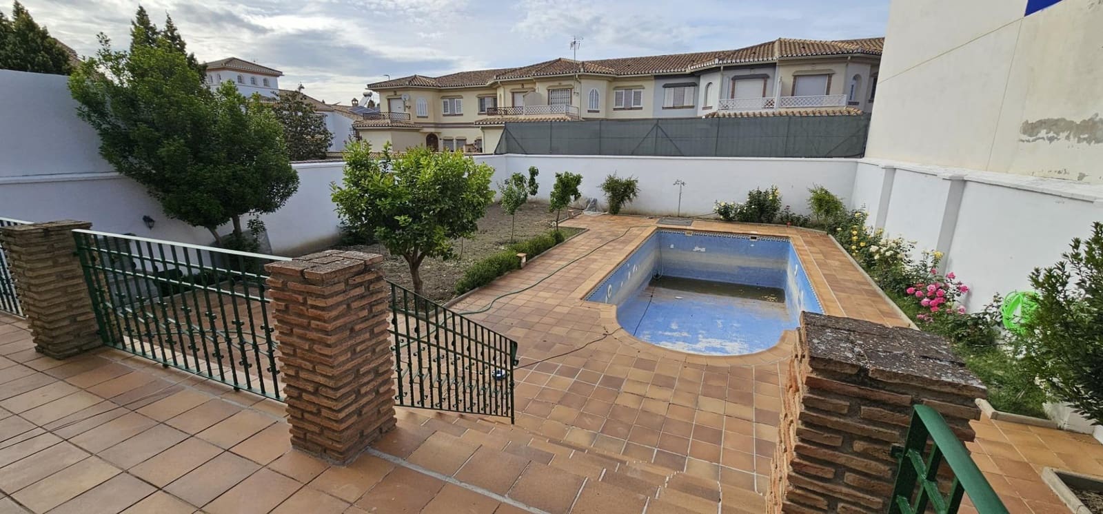 4 bedroom Semi-detached Villa for sale in Santa Fe with pool garage - € 450,000 (Ref: 10013960)