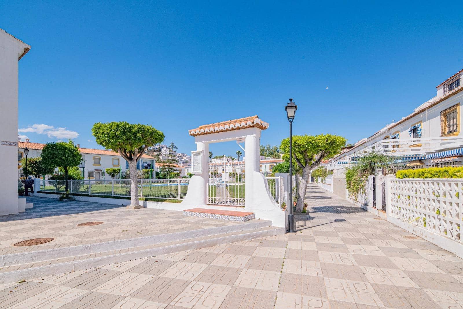 4 quarto Moradia em Banda para venda em Salobrena com piscina garagem - 354 900 € (Ref: 10013963)