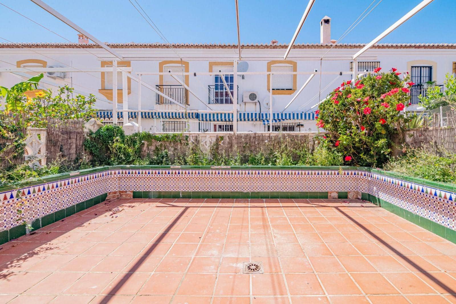 4 quarto Moradia em Banda para venda em Salobrena com piscina garagem - 354 900 € (Ref: 10013963)