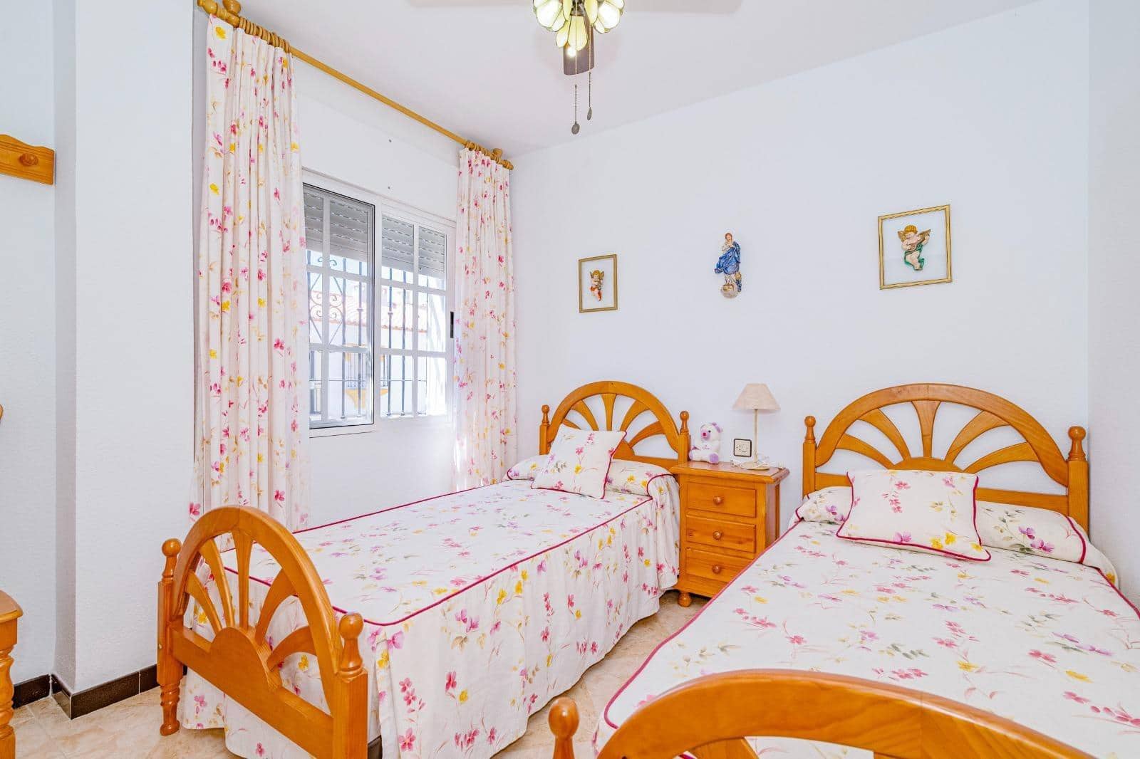 4 quarto Moradia em Banda para venda em Salobrena com piscina garagem - 354 900 € (Ref: 10013963)