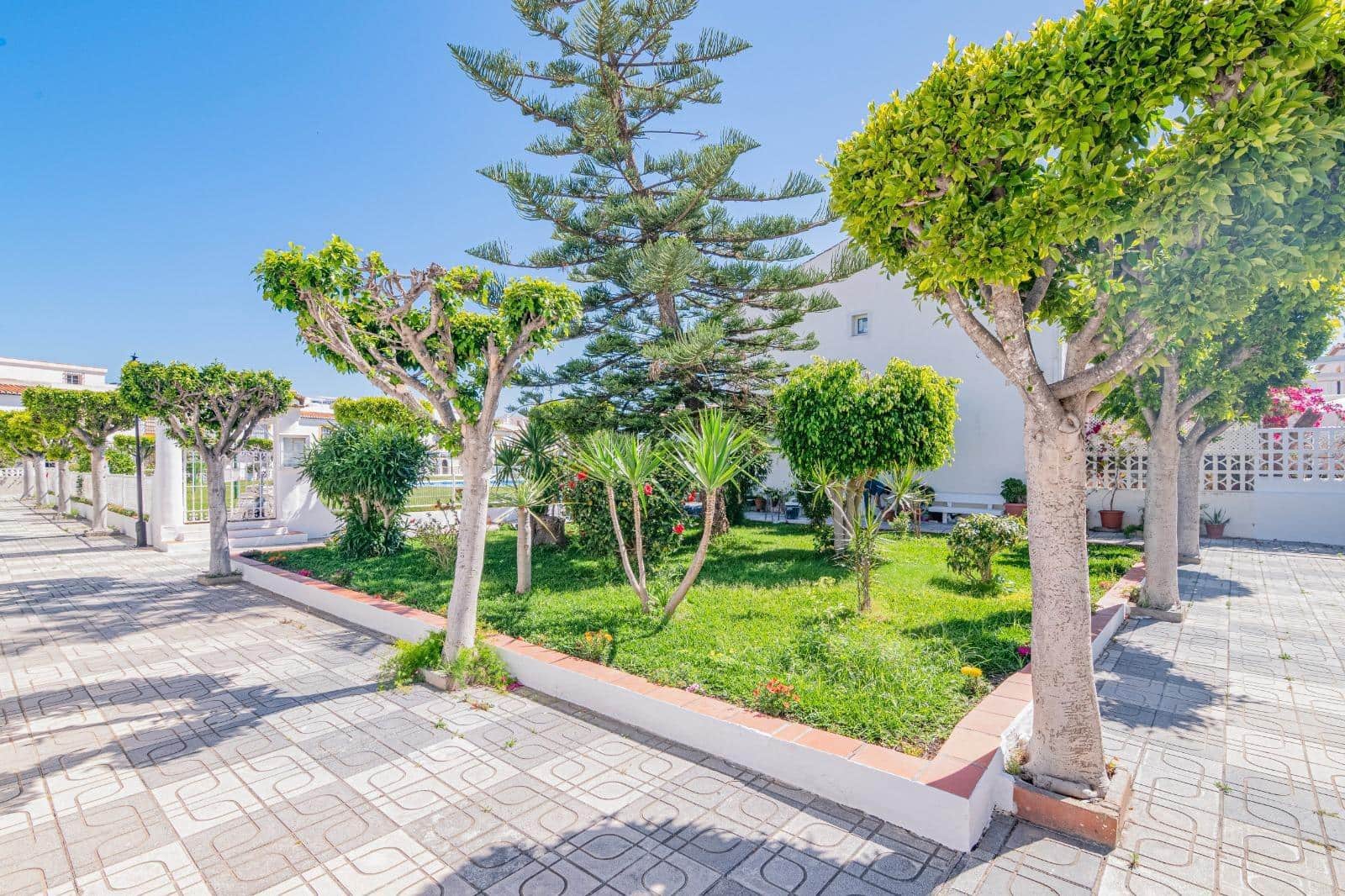 4 quarto Moradia em Banda para venda em Salobrena com piscina garagem - 354 900 € (Ref: 10013963)