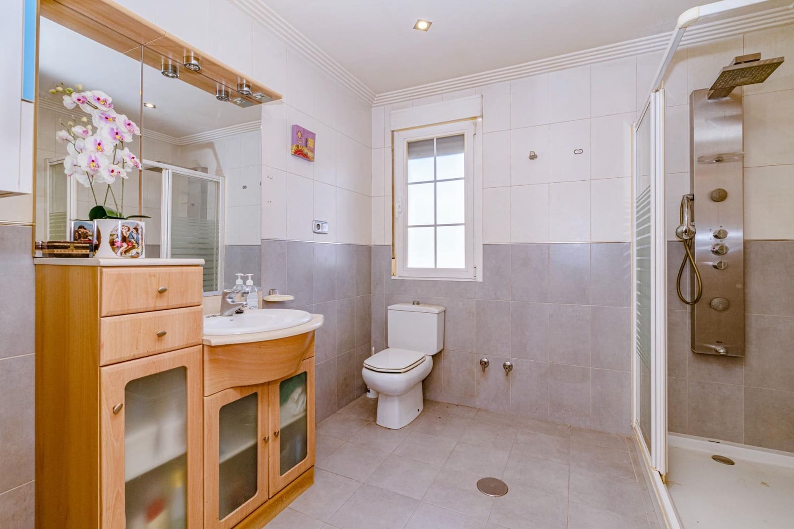 5 sypialnia Willa na sprzedaż w Ogijares z garażem - 329 900 € (Ref: 10013968)