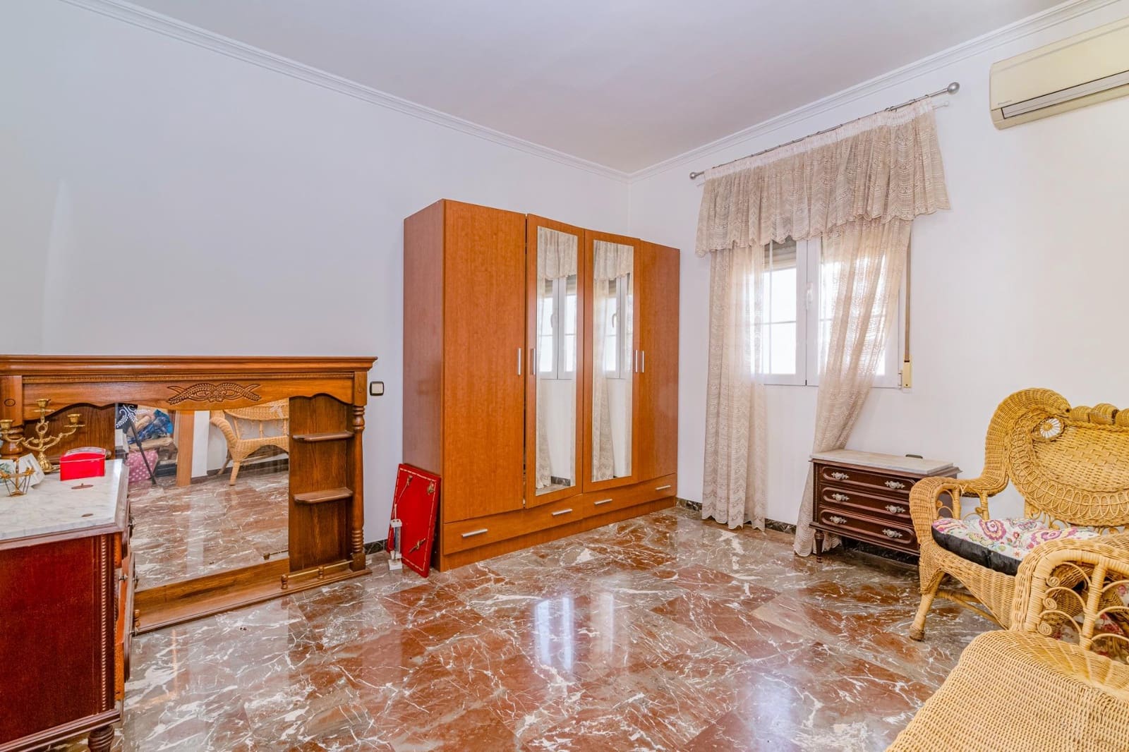 5 sypialnia Willa na sprzedaż w Ogijares z garażem - 329 900 € (Ref: 10013968)