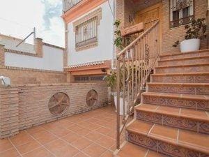 3 slaapkamer Rijtjeshuis te koop in Peligros met garage - € 245.000 (Ref: 10013971)