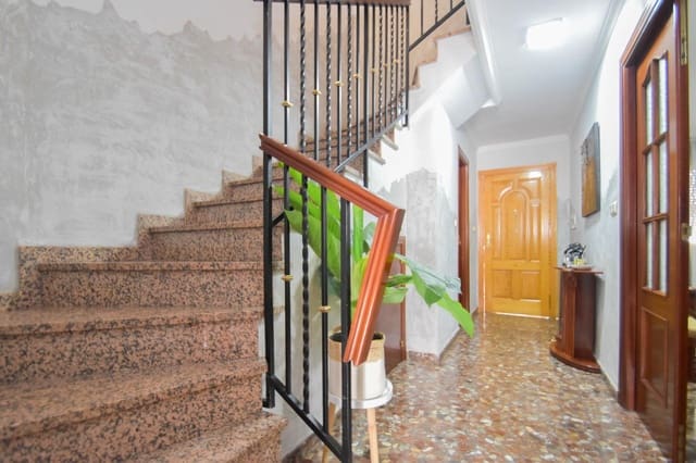 3 slaapkamer Rijtjeshuis te koop in Peligros met garage - € 245.000 (Ref: 10013971)