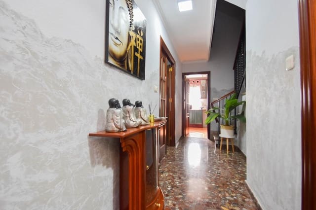 3 slaapkamer Rijtjeshuis te koop in Peligros met garage - € 245.000 (Ref: 10013971)