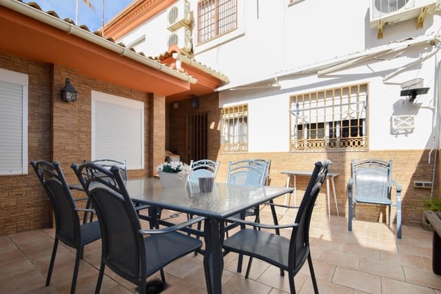 3 slaapkamer Rijtjeshuis te koop in Peligros met garage - € 245.000 (Ref: 10013971)