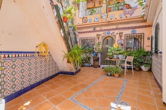 4 bedroom Villa for sale in Albaicin, Granada city - € 345,000 (Ref: 10013975)
