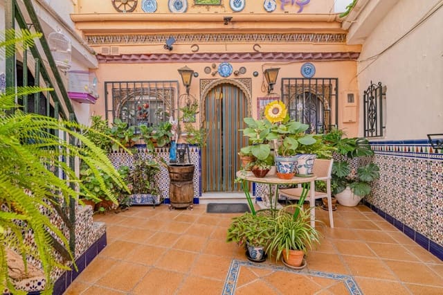 4 bedroom Villa for sale in Albaicin, Granada city - € 345,000 (Ref: 10013975)