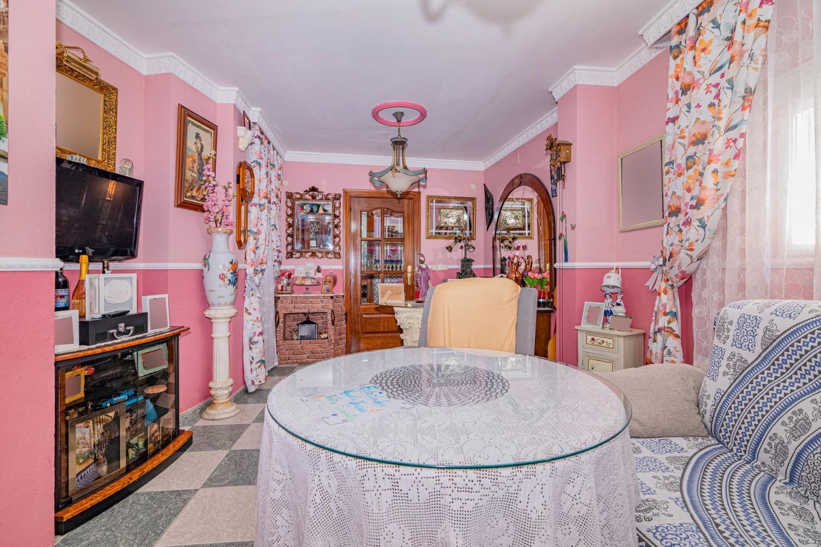 4 bedroom Villa for sale in Granada city - € 345,000 (Ref: 10013975)