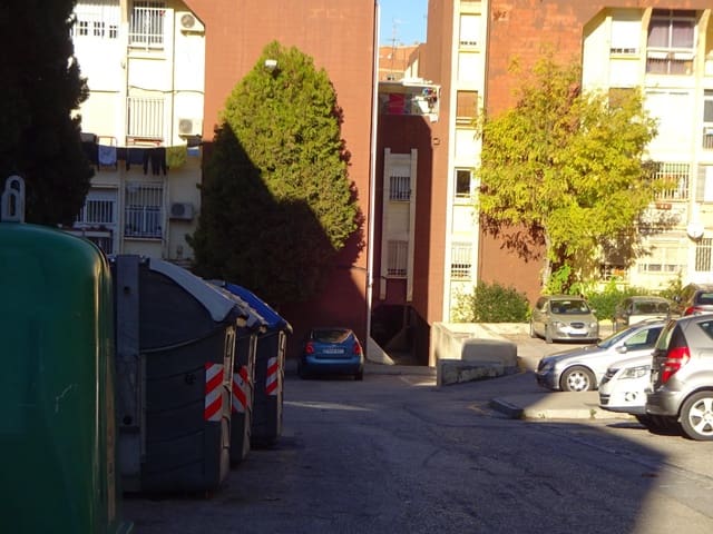 2 bedroom Commercial for sale in Granada city - € 58,000 (Ref: 10013977)