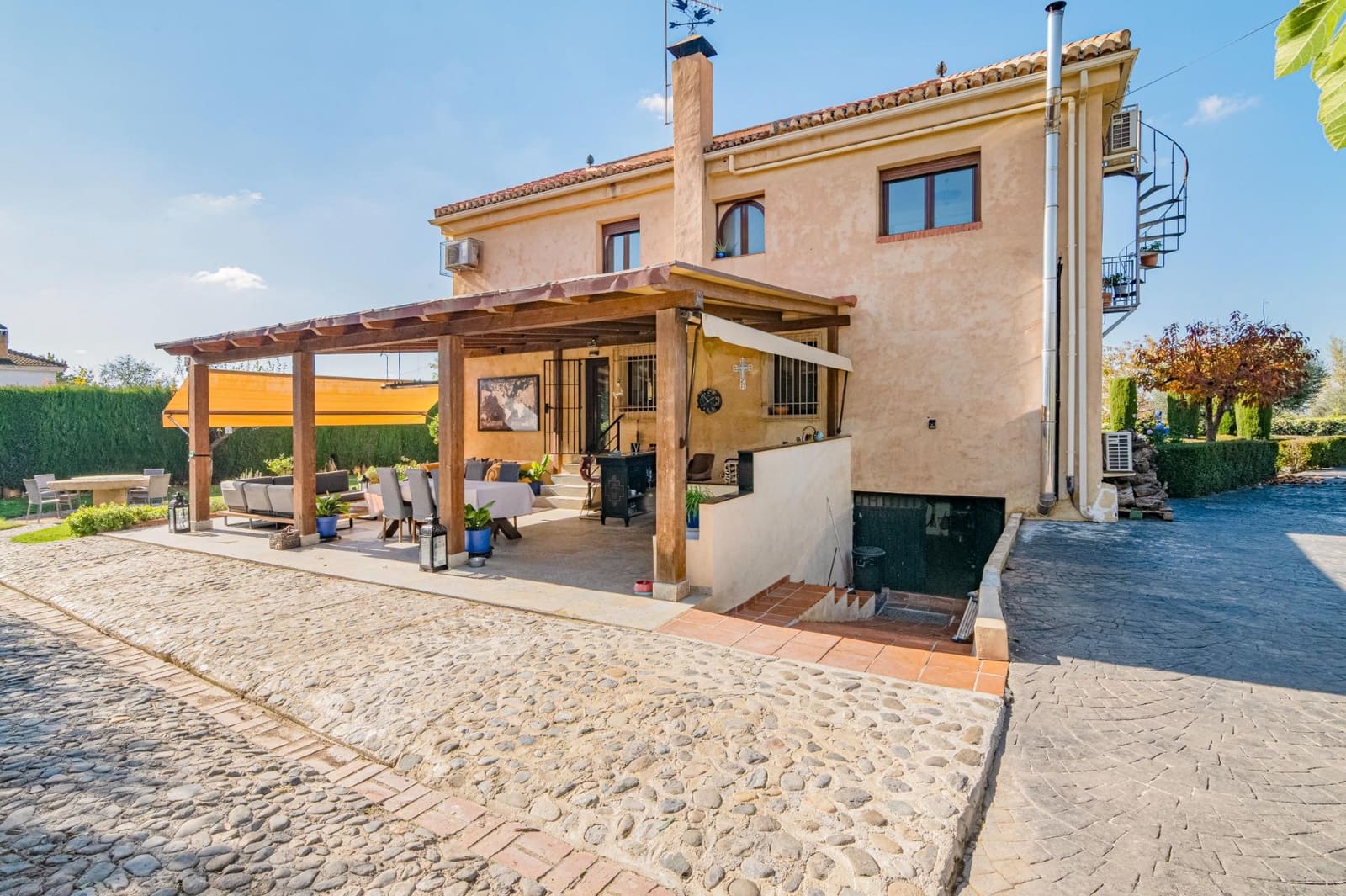 3 camera da letto Villa in vendita in Gojar con piscina garage - 624.900 € (Rif: 10013978)