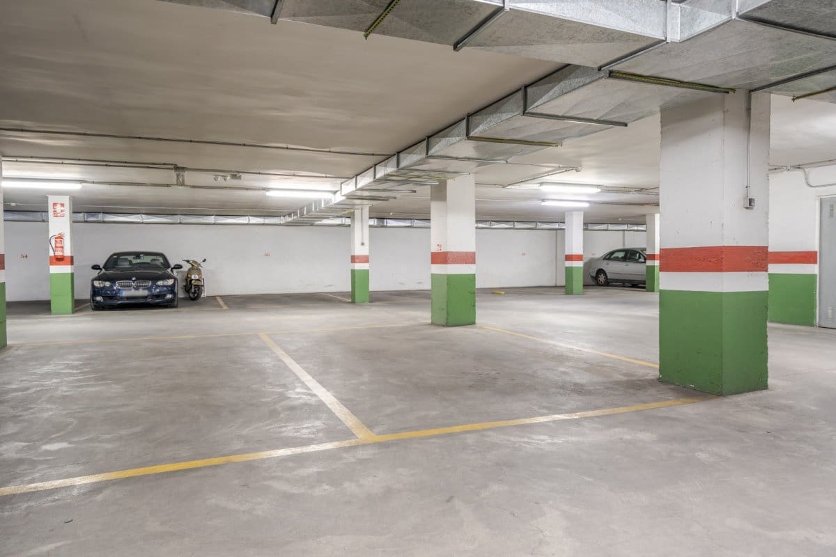 Garage for sale in Granada city - € 46,000 (Ref: 10013980)