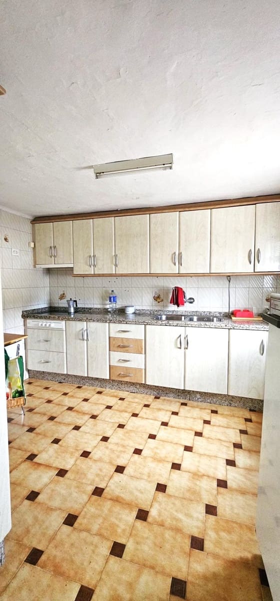 7 bedroom Villa for sale in Arenas del Rey with garage - € 477,250 (Ref: 10013987)