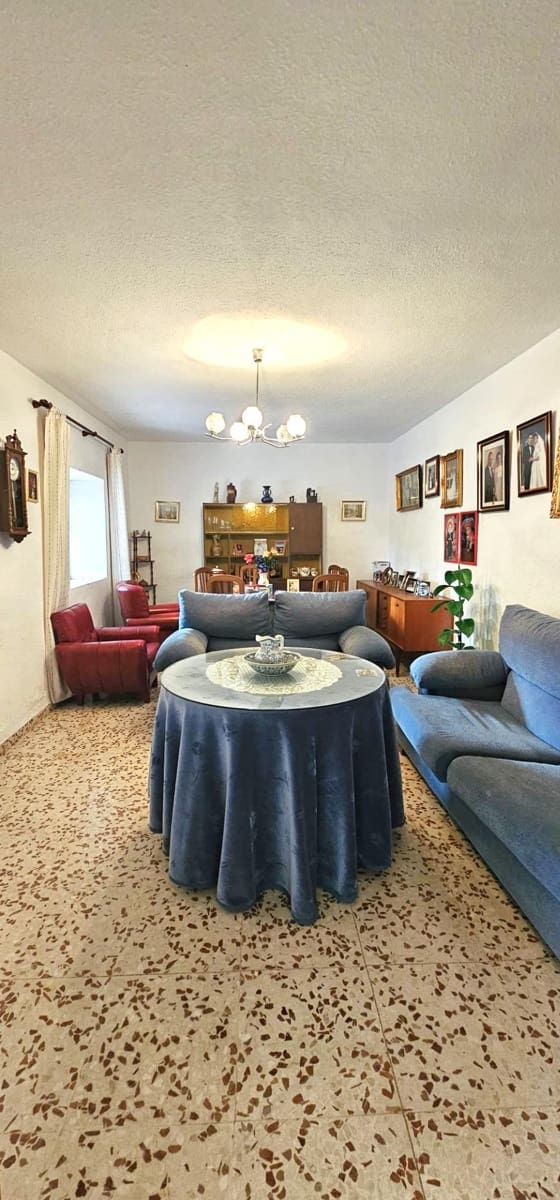 7 bedroom Villa for sale in Arenas del Rey with garage - € 477,250 (Ref: 10013987)