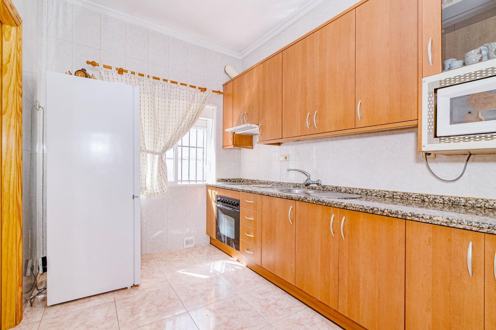 6 sypialnia Dom na sprzedaż w Churriana de la Vega z garażem - 240 000 € (Ref: 10013989)