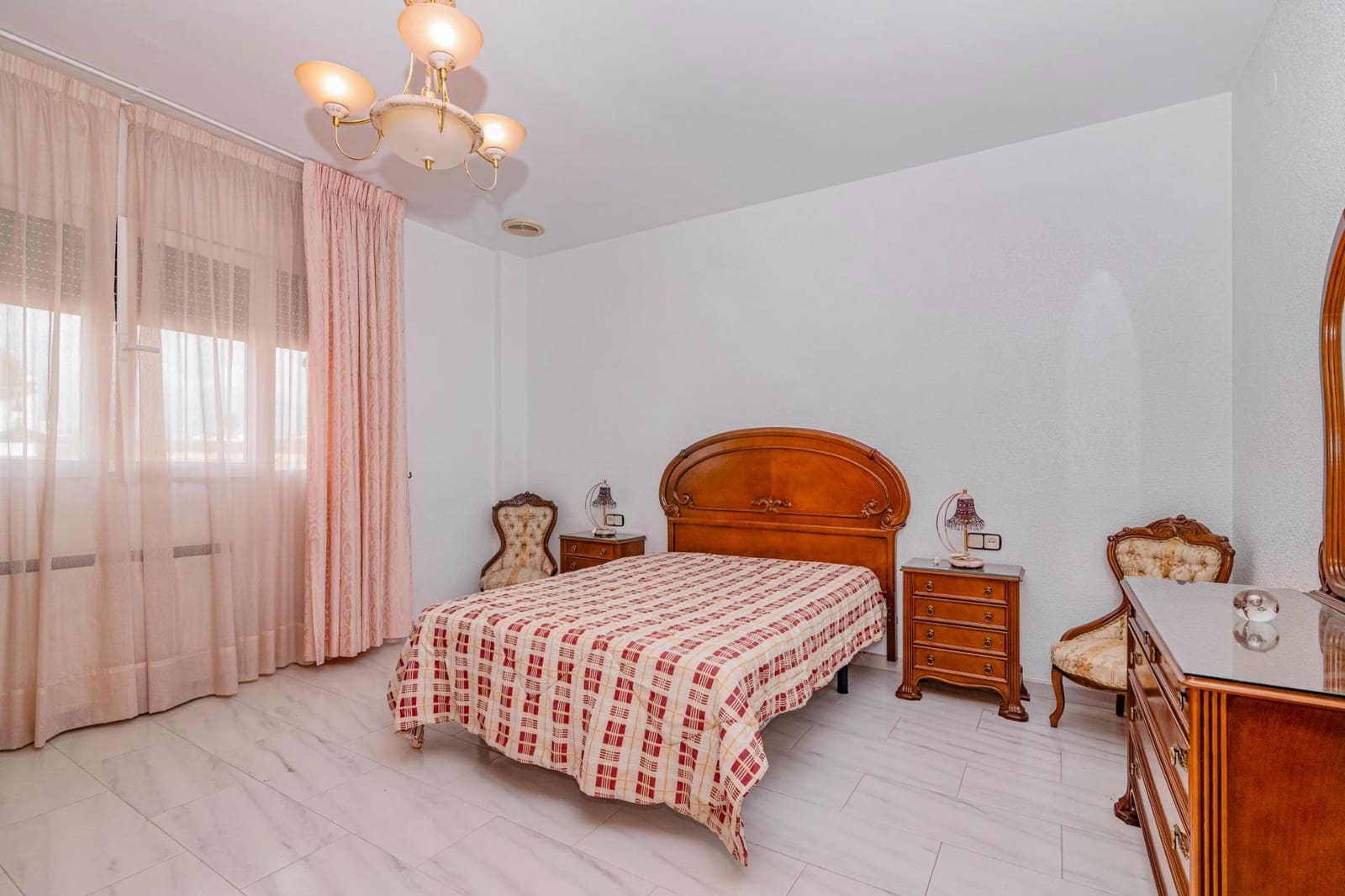 4 sovrum Villa till salu i Vegas del Genil med garage - 380 000 € (Ref: 10013990)