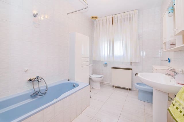 4 sovrum Villa till salu i Vegas del Genil med garage - 380 000 € (Ref: 10013990)