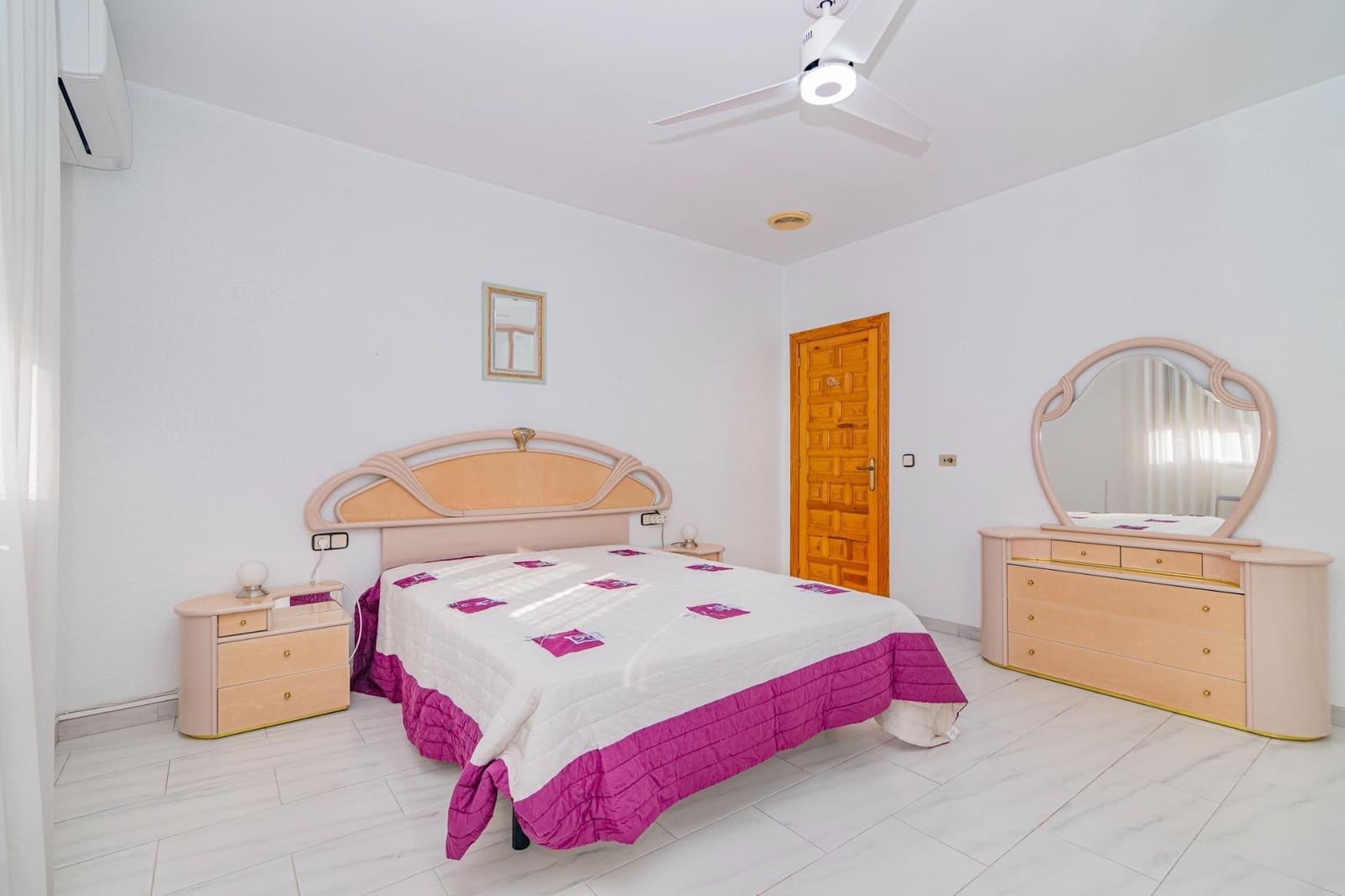 4 sovrum Villa till salu i Vegas del Genil med garage - 380 000 € (Ref: 10013990)