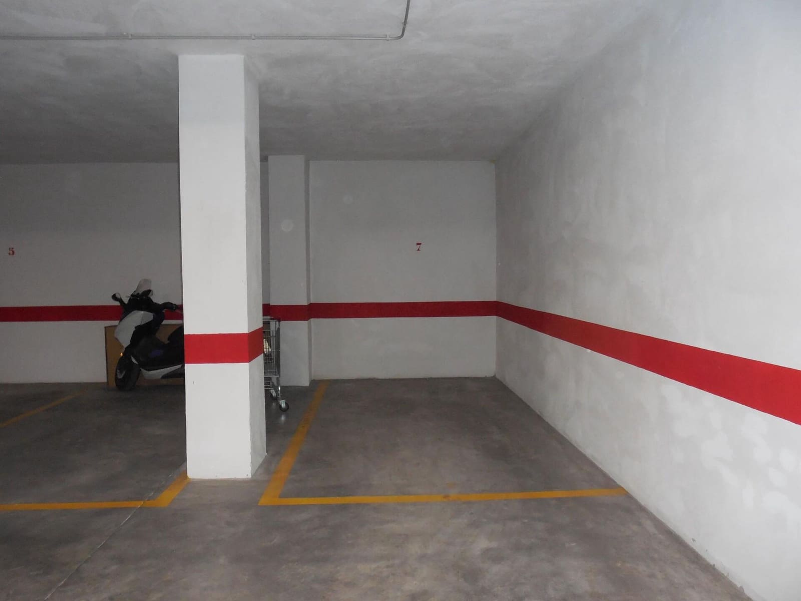 Garage for sale in Granada city - € 15,000 (Ref: 10013997)