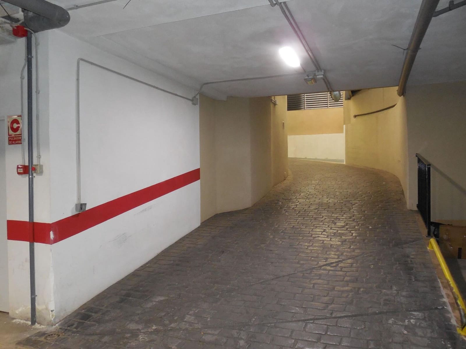 Garage for sale in Granada city - € 15,000 (Ref: 10013997)