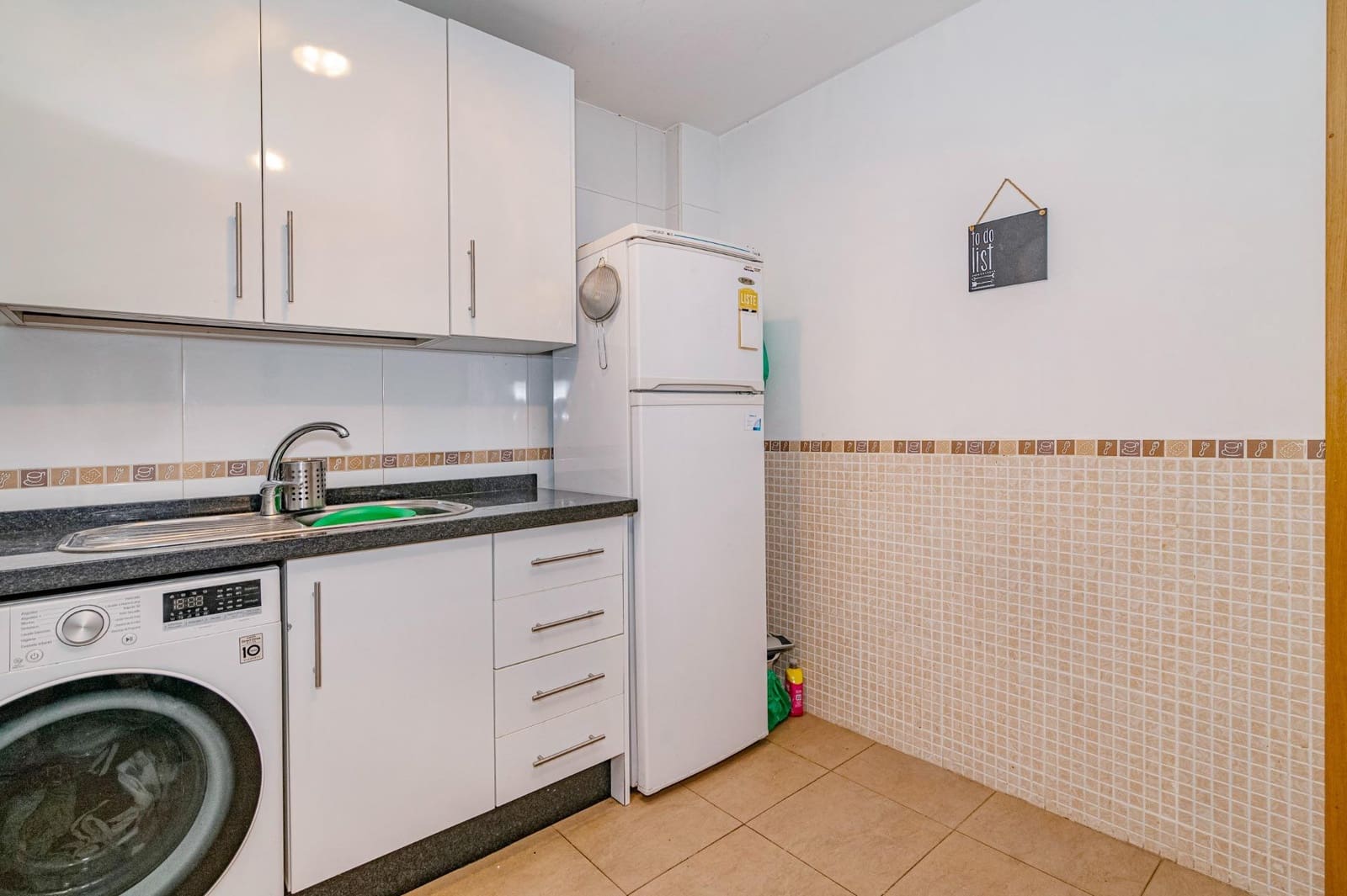 2 slaapkamer Appartement te koop in Granada stad met garage - € 350.000 (Ref: 10014001)