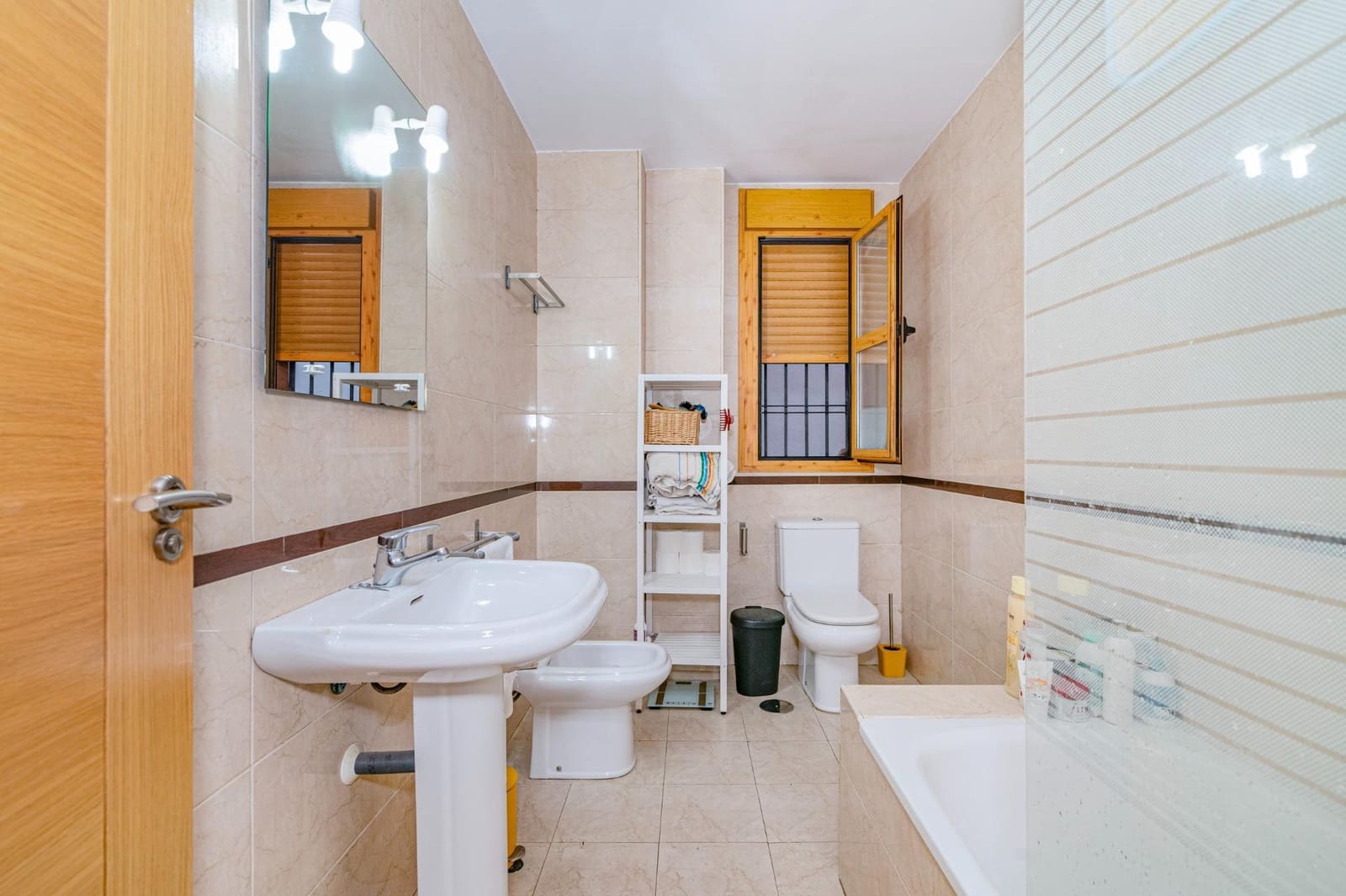 2 slaapkamer Appartement te koop in Granada stad met garage - € 350.000 (Ref: 10014001)