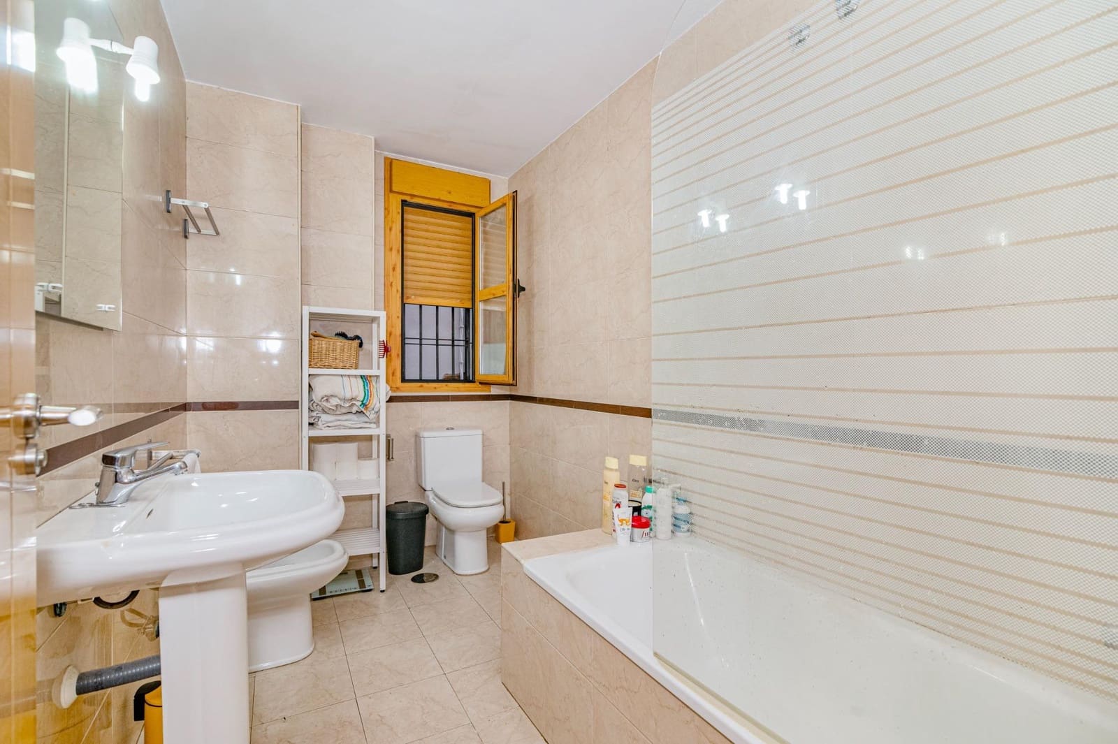 2 slaapkamer Appartement te koop in Granada stad met garage - € 350.000 (Ref: 10014001)