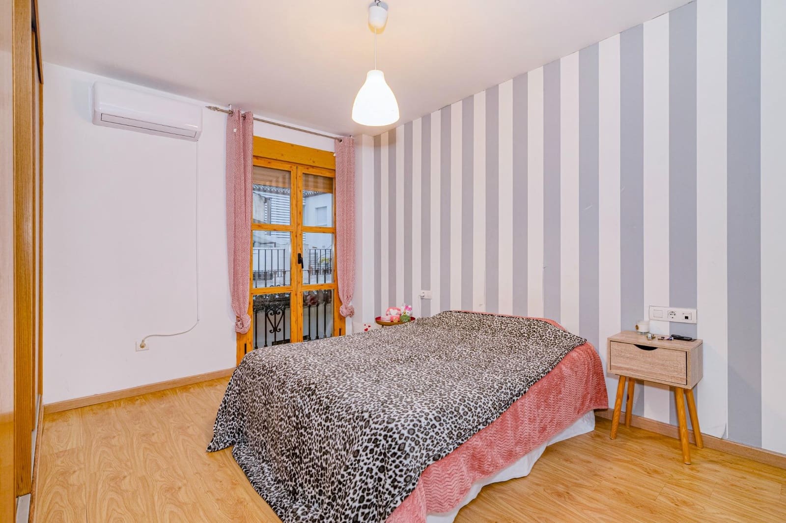 2 slaapkamer Appartement te koop in Granada stad met garage - € 350.000 (Ref: 10014001)