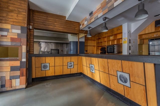Kaupallinen myytävänä paikassa Granada kaupunki - 575 000 € (Ref: 10014002)