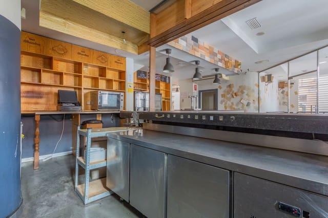 Kaupallinen myytävänä paikassa Granada kaupunki - 575 000 € (Ref: 10014002)