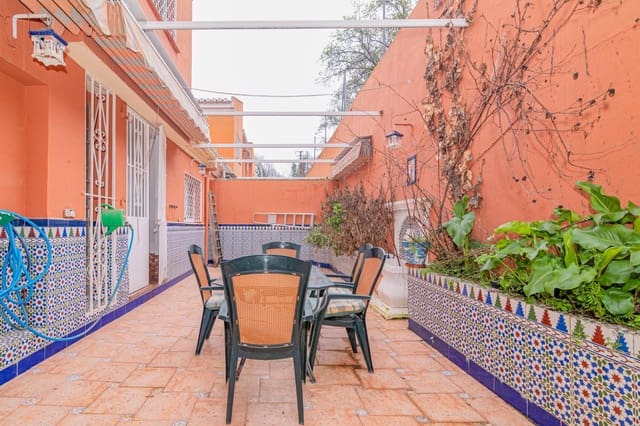 4 chambre Villa/Maison Mitoyenne à vendre à Grenade ville avec garage - 440 000 € (Ref: 10014004)