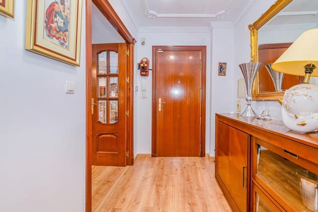 4 chambre Villa/Maison Mitoyenne à vendre à Grenade ville avec garage - 440 000 € (Ref: 10014004)