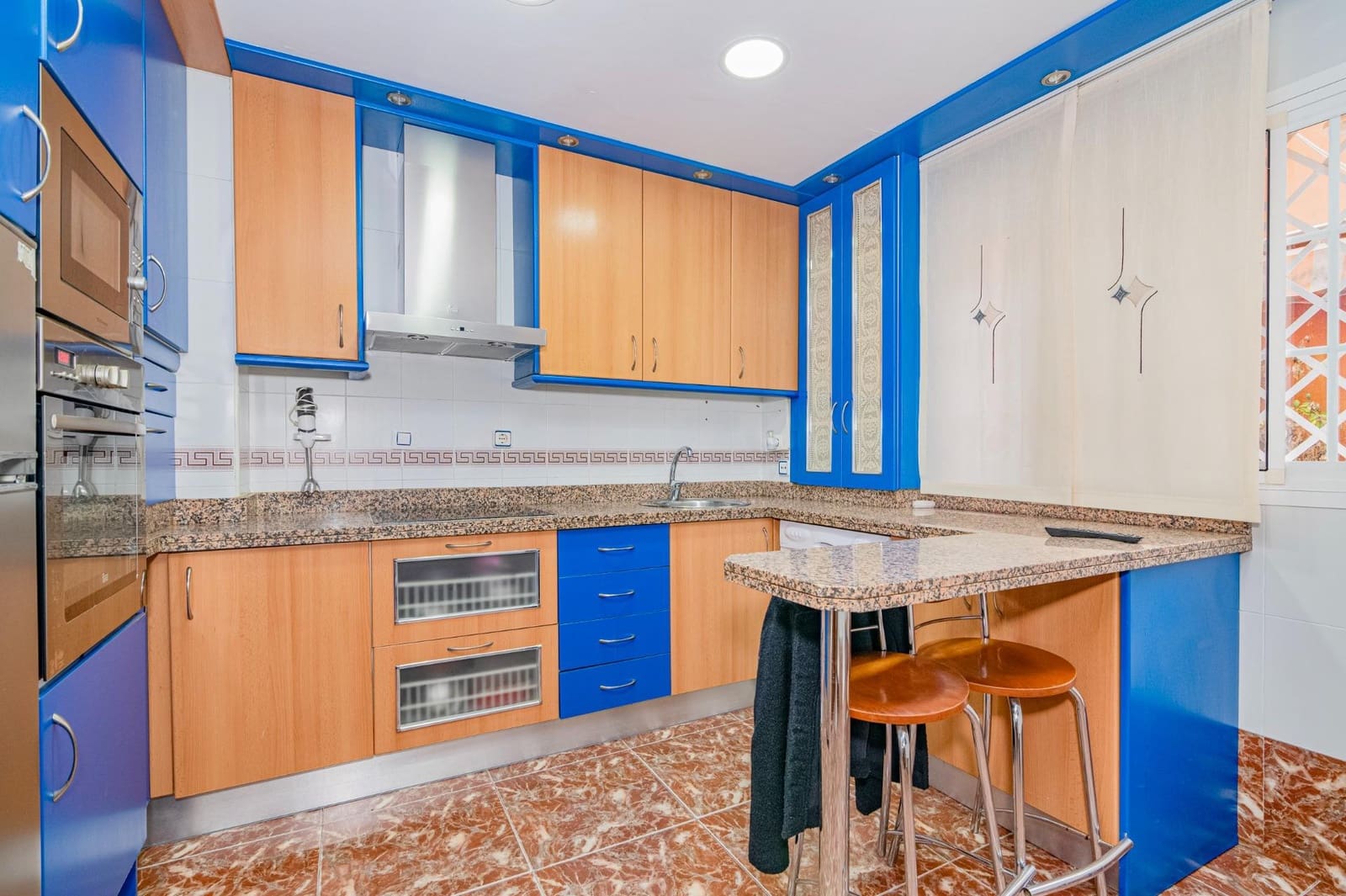 4 chambre Villa/Maison Mitoyenne à vendre à Grenade ville avec garage - 440 000 € (Ref: 10014004)